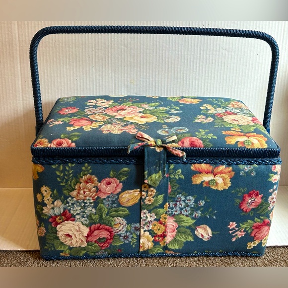 Vintage Floral Padded Fabric Sewing Basket w/Handle Pin Cushion Tray 14x9x9. - Picture 1 of 9